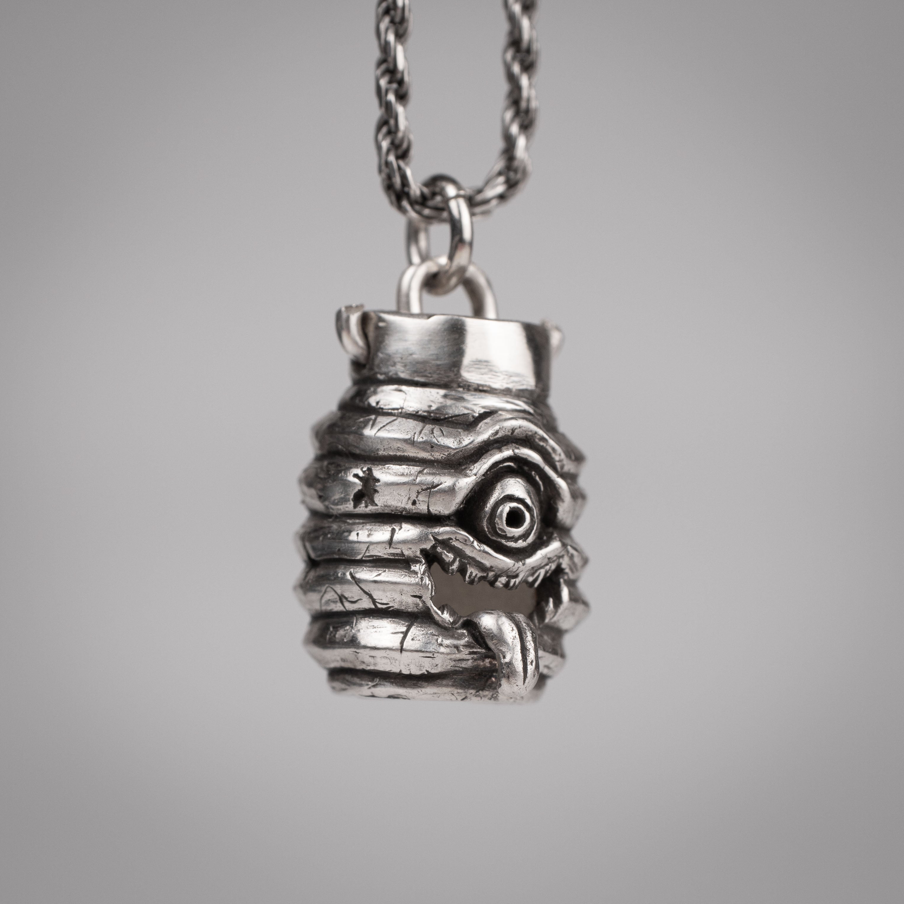 Chochin Obake Pendant – Tsukumogami Lantern Yokai in Sterling Silver 925