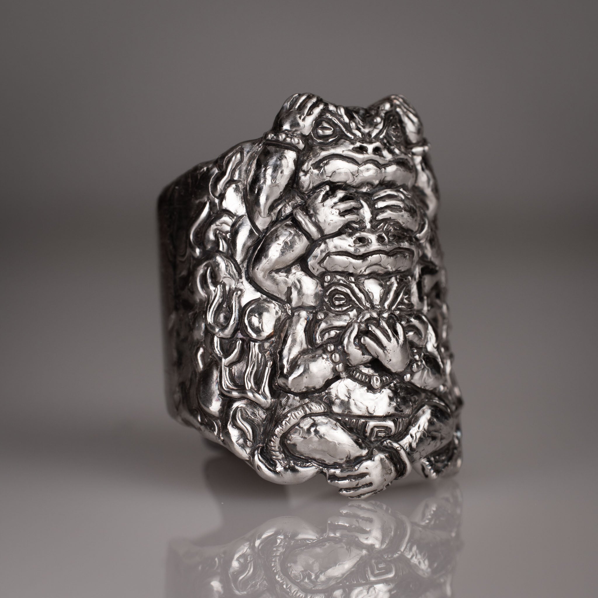 Three Wise Frogs Ring – Symbolism in Sterling Silver 925
