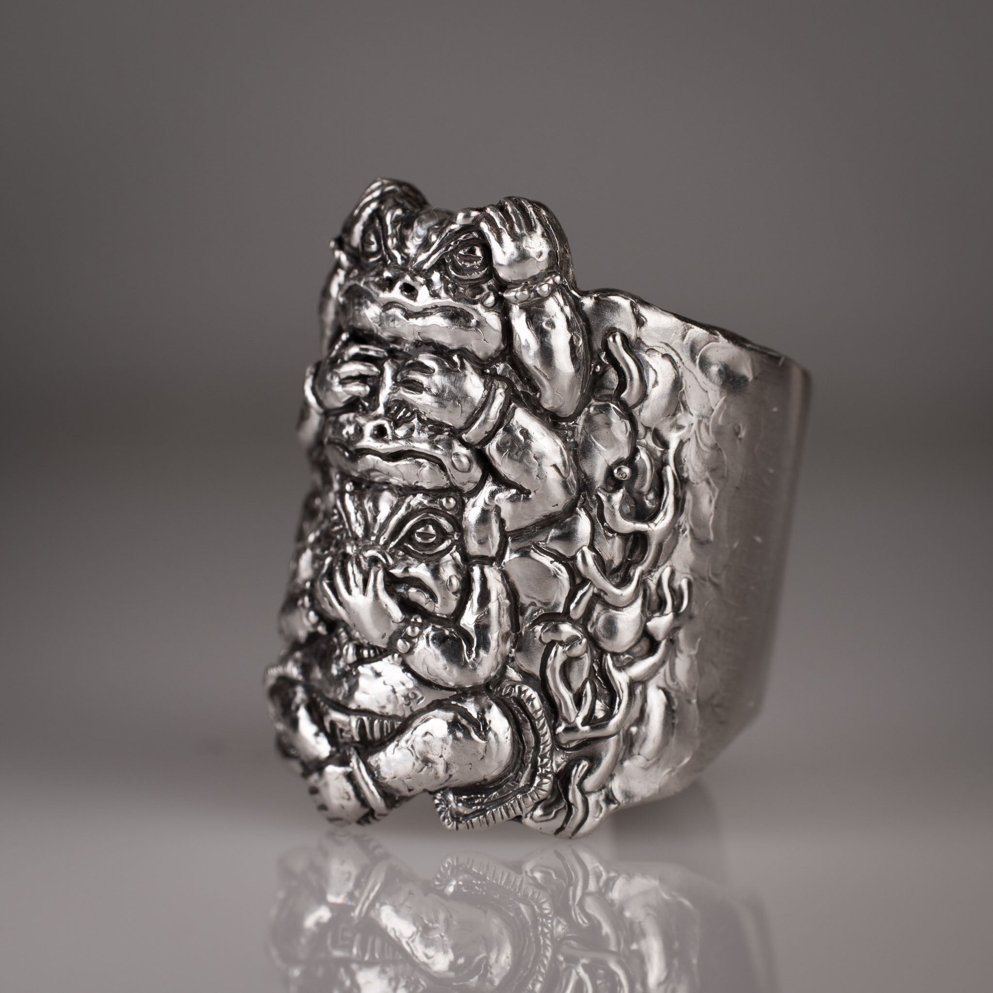 Three Wise Frogs Ring – Symbolism in Sterling Silver 925