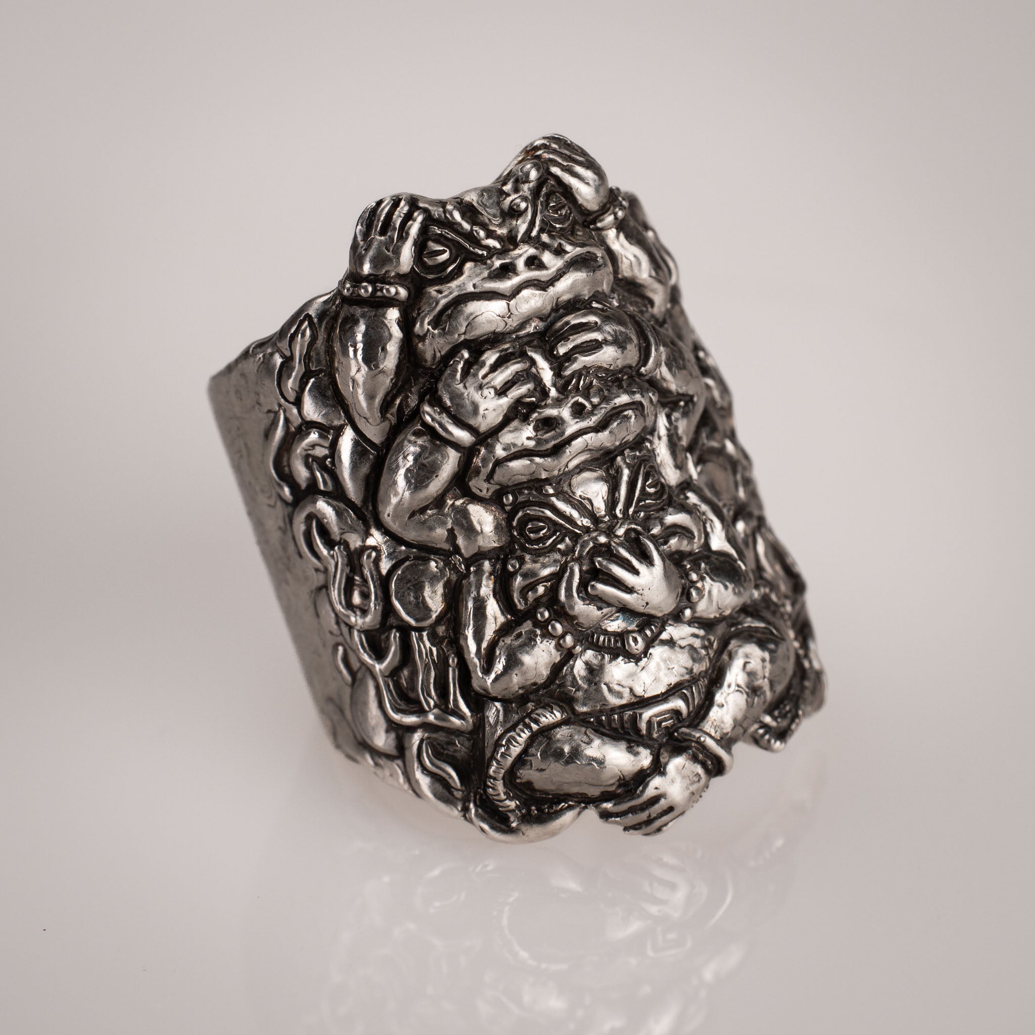 Three Wise Frogs Ring – Symbolism in Sterling Silver 925