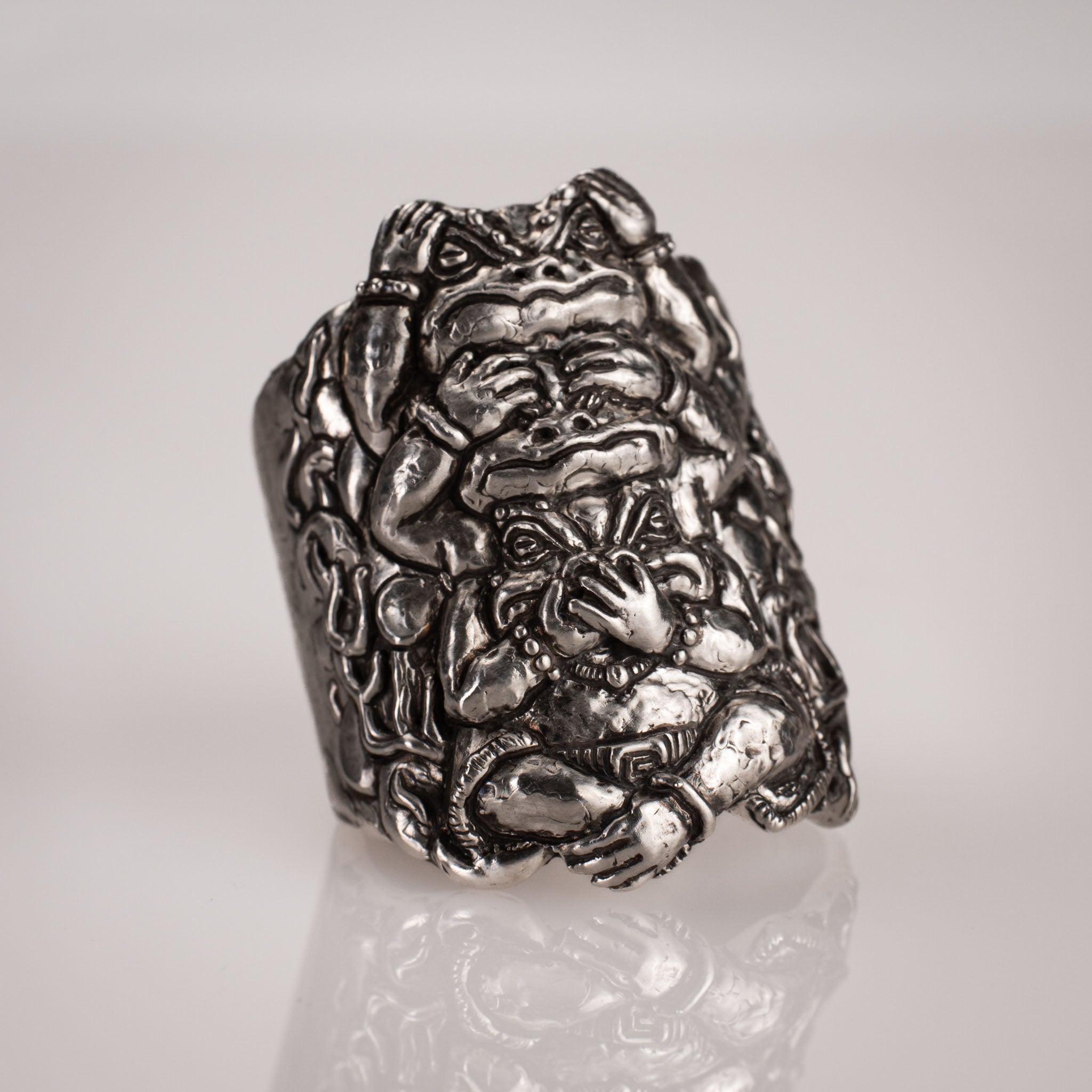 Three Wise Frogs Ring – Symbolism in Sterling Silver 925