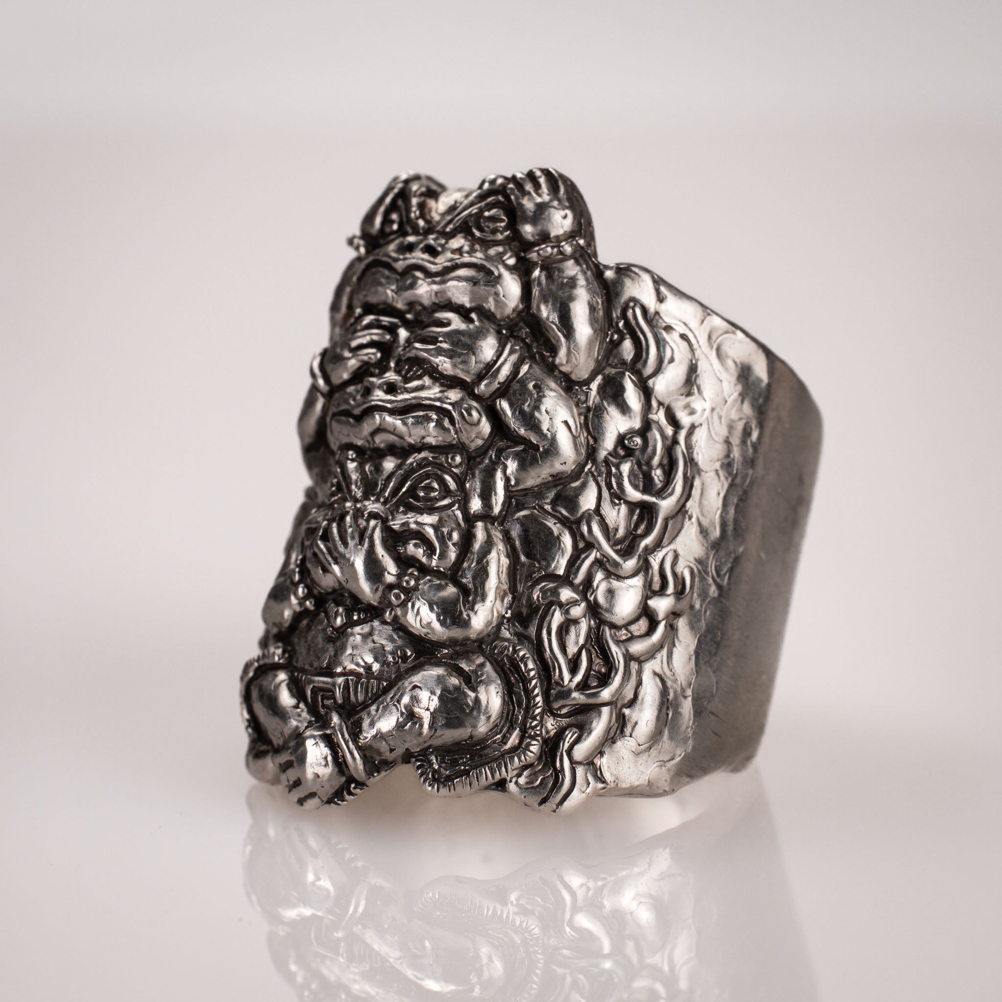 Three Wise Frogs Ring – Symbolism in Sterling Silver 925
