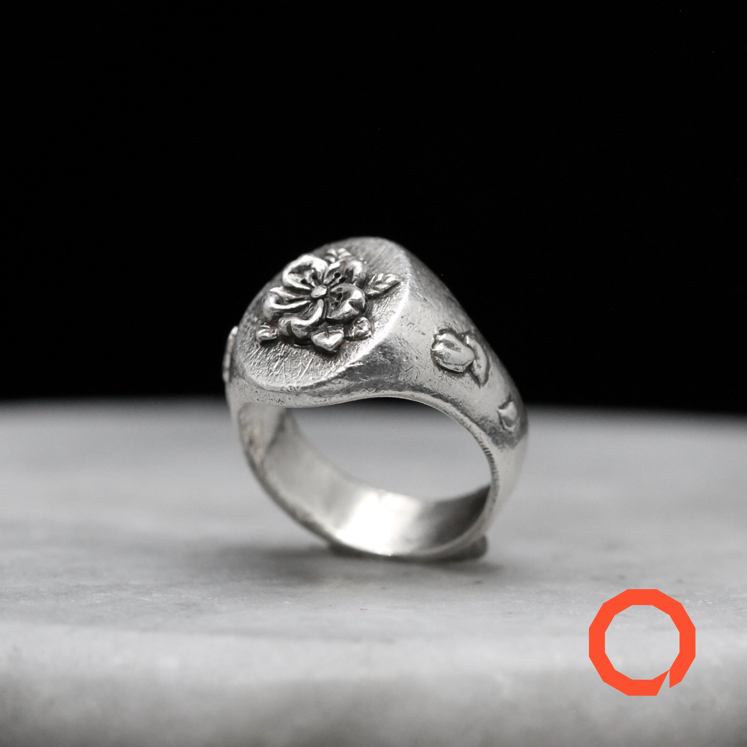 Sakura Blossom Signet Ring – Elegant Floral-Inspired Jewelry in Sterling Silver 925
