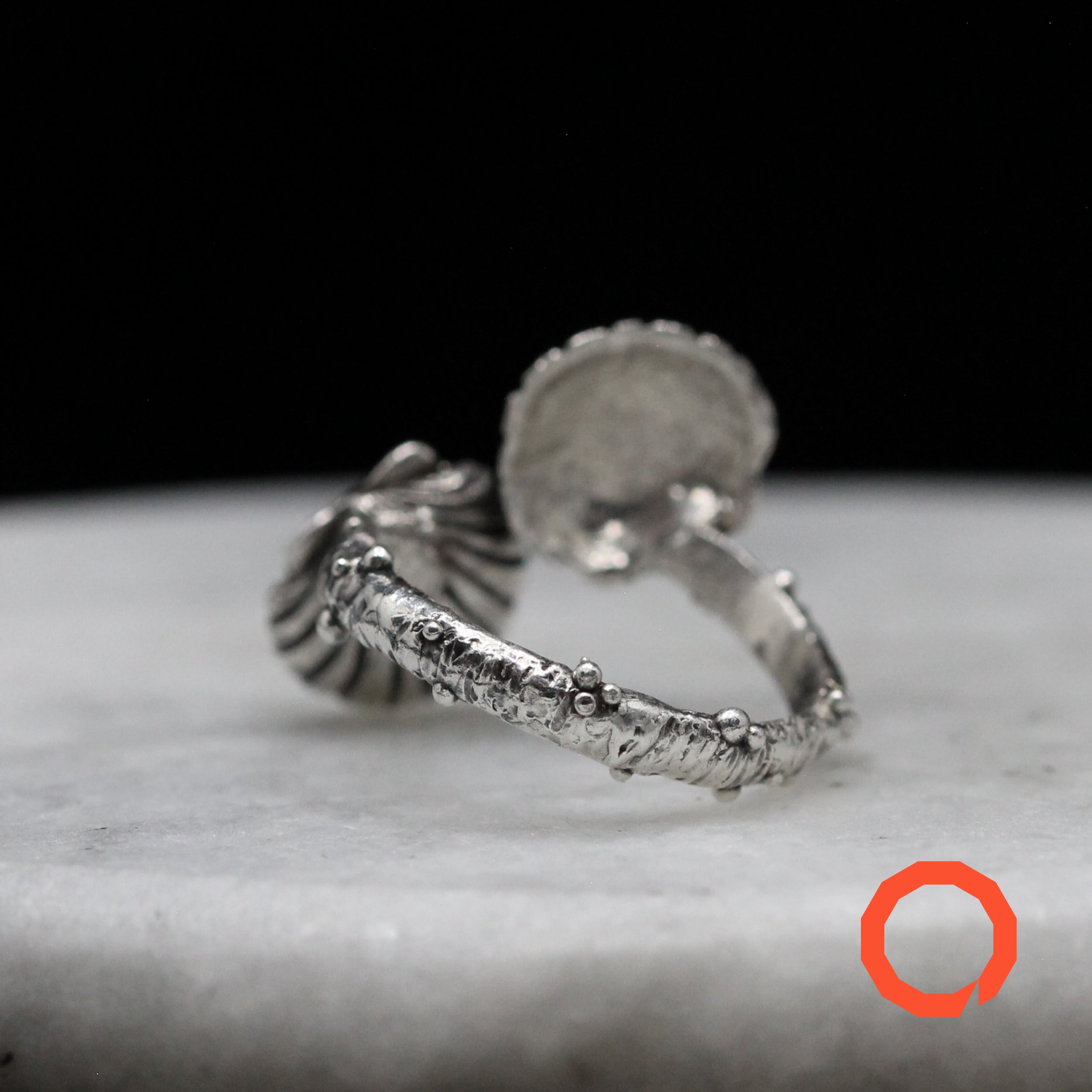 Shell & Pearl Ring – Tribute to the Elegance of the Sea in Sterling Silver 925