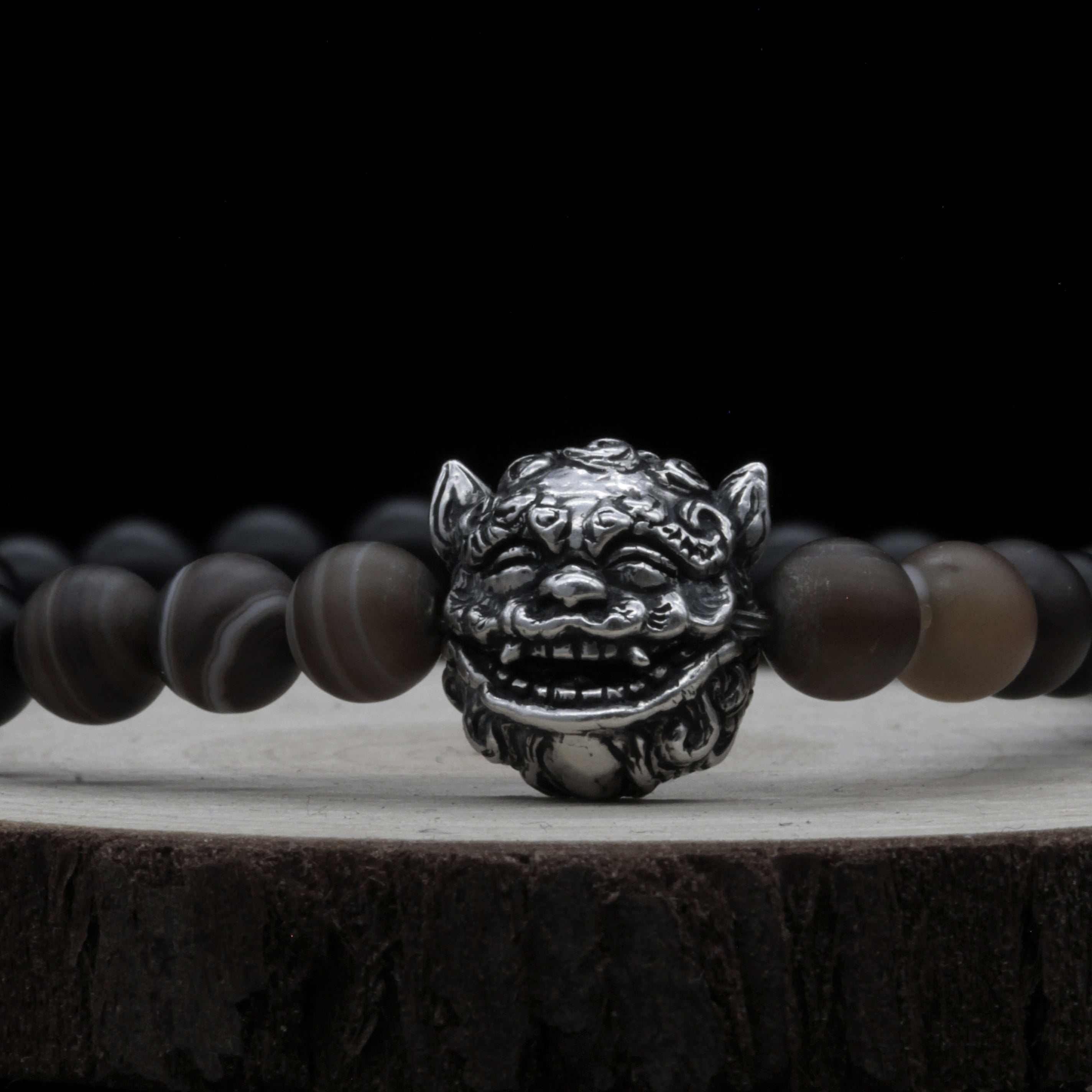 Bracciale Shisa – Ciondolo a Bocca Aperta in Argento 925 con Onice e Occhio di Tigre