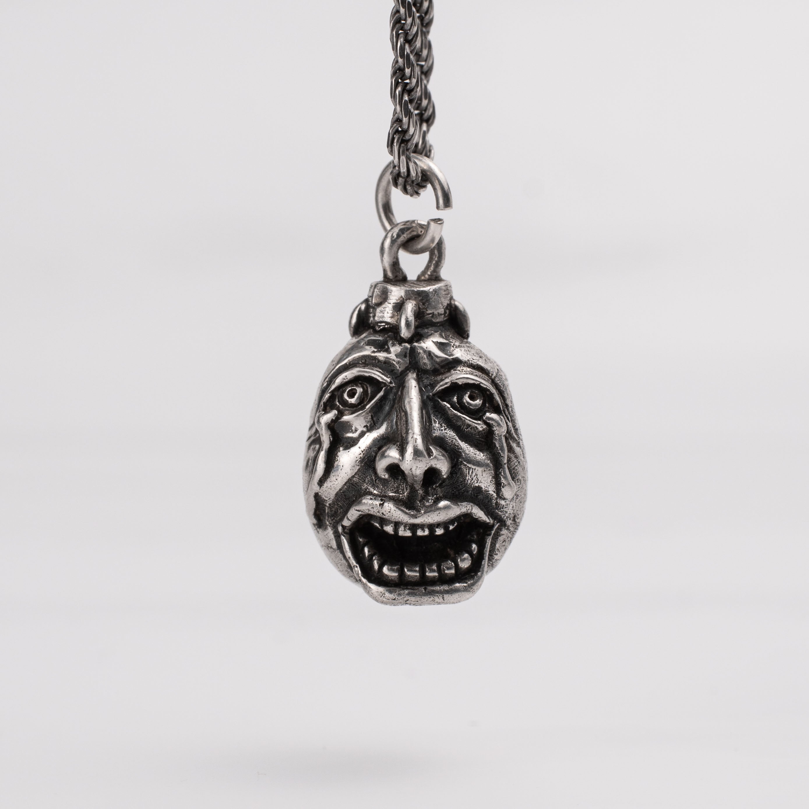 Berserk Behelit Pendant – Uovo del Re Fatto a mano in Argento 925