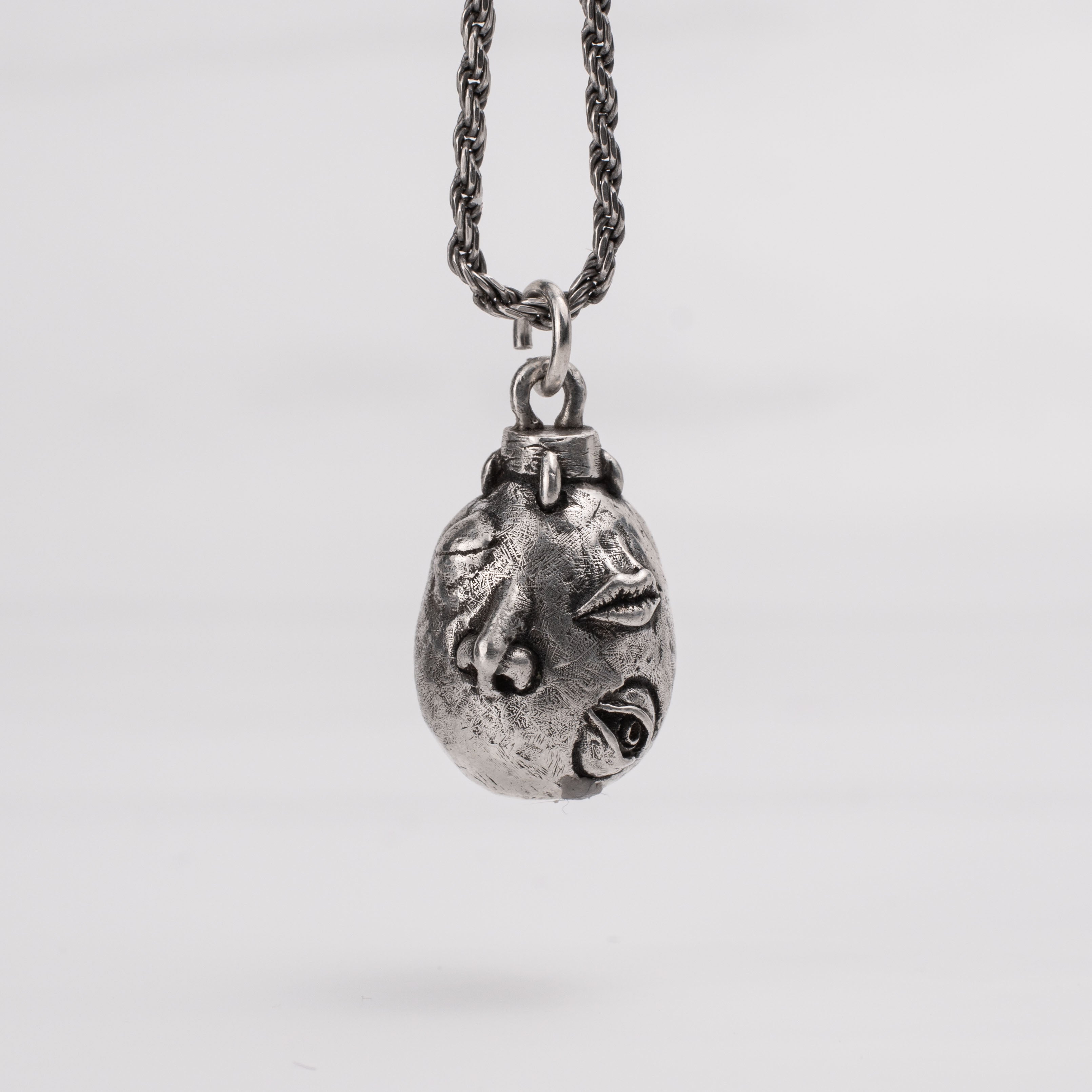 Berserk Behelit Pendant – Uovo del Re Fatto a mano in Argento 925