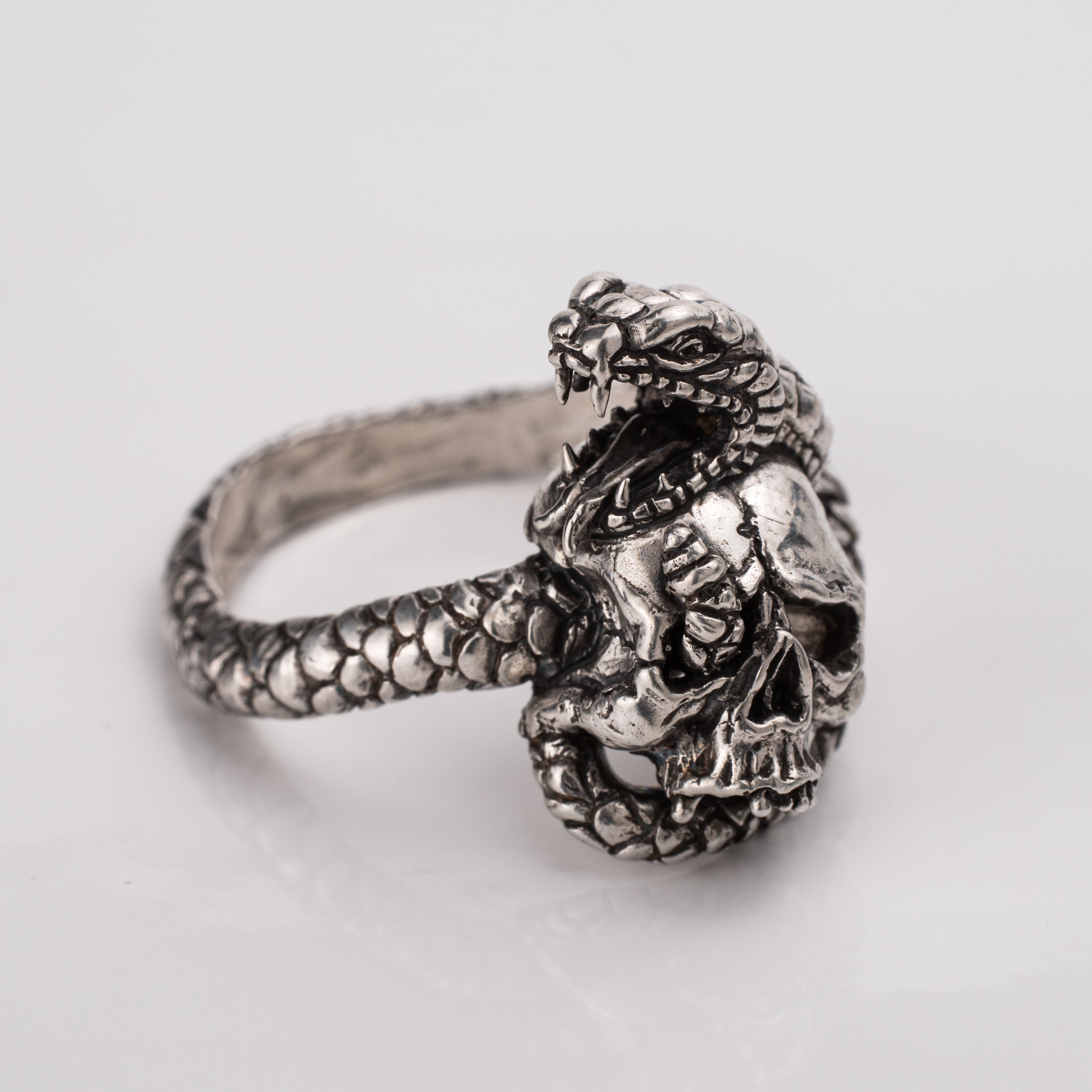 Serpent & Skull Silver Ring – A Fusion of Japanese Art and Tattoo in Silver 925
