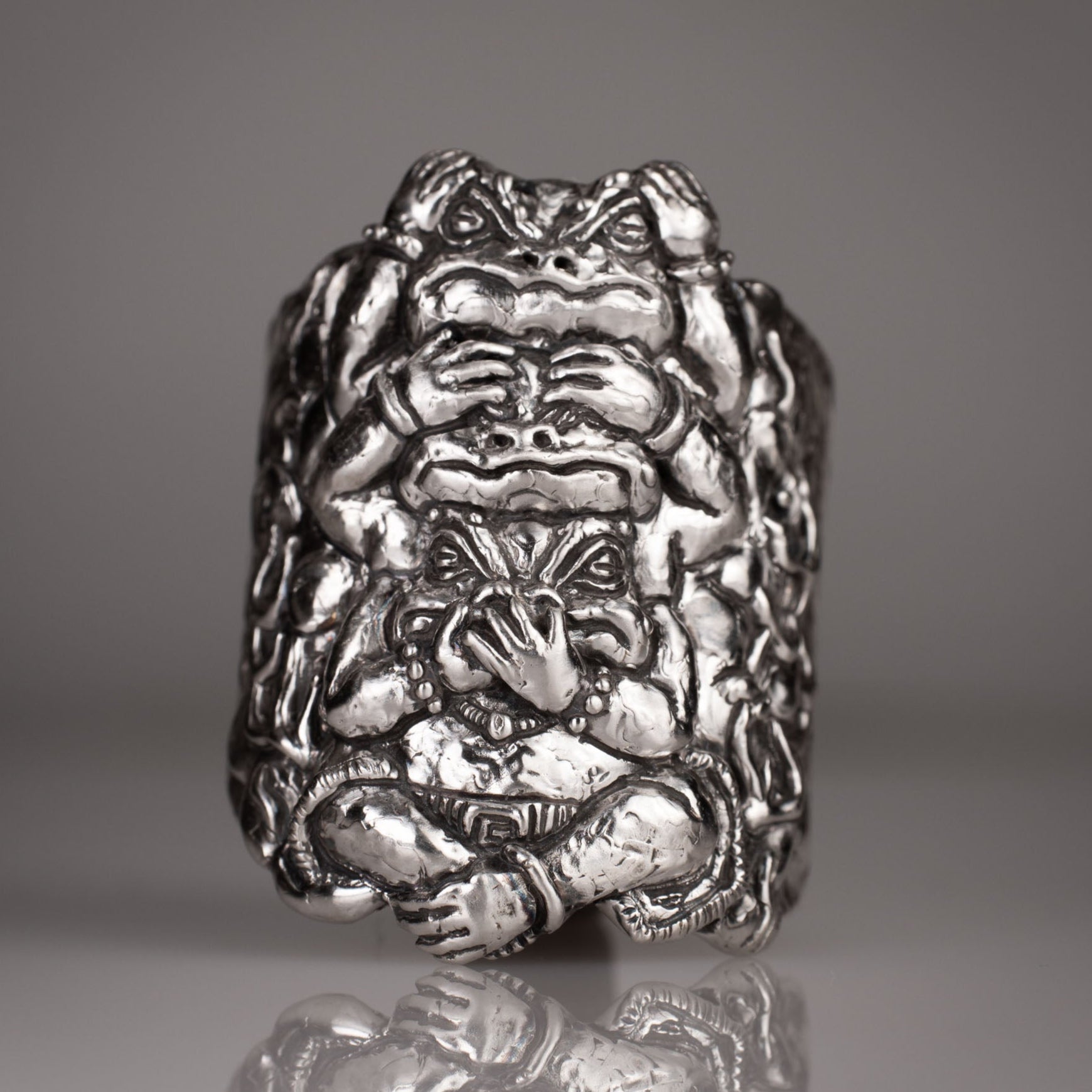 Three Wise Frogs Ring – Symbolism in Sterling Silver 925