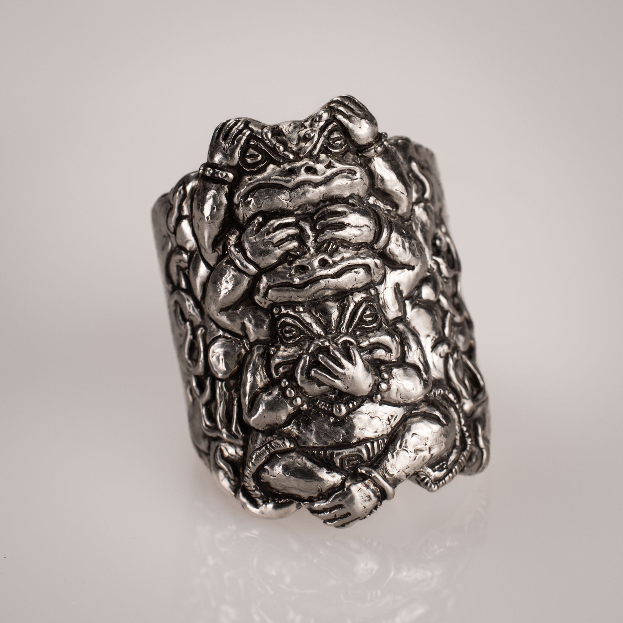 Three Wise Frogs Ring – Symbolism in Sterling Silver 925