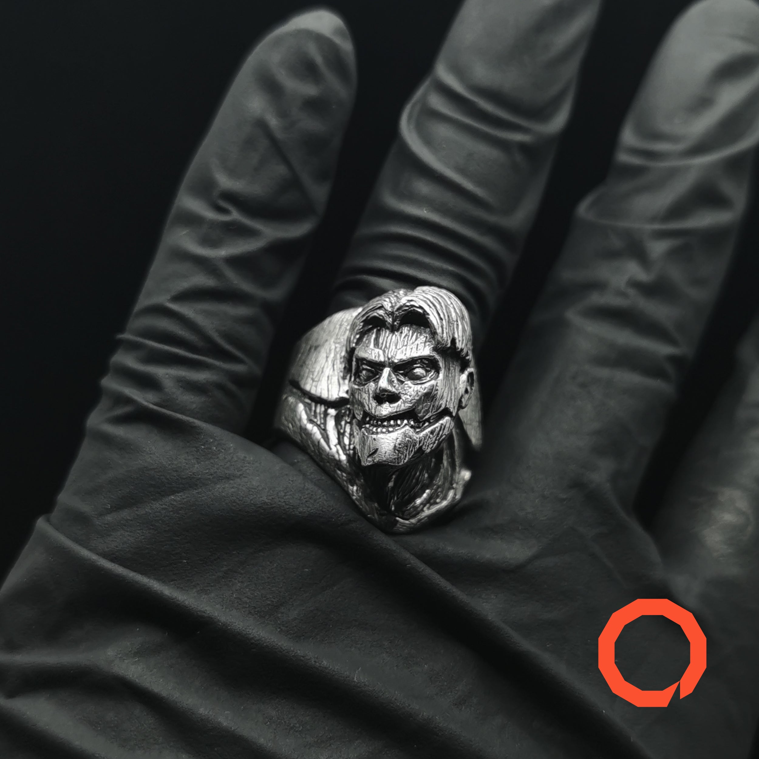 Anello Gigante Corazzato – Tributo ad AOT in Argento 925