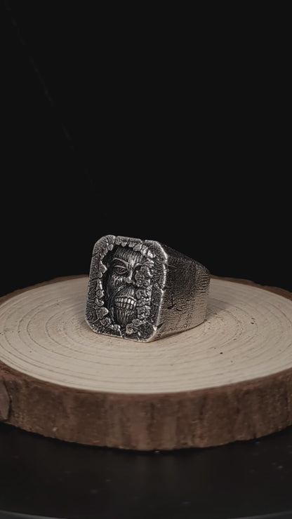 WALL TITAN Handmade Silver Ring