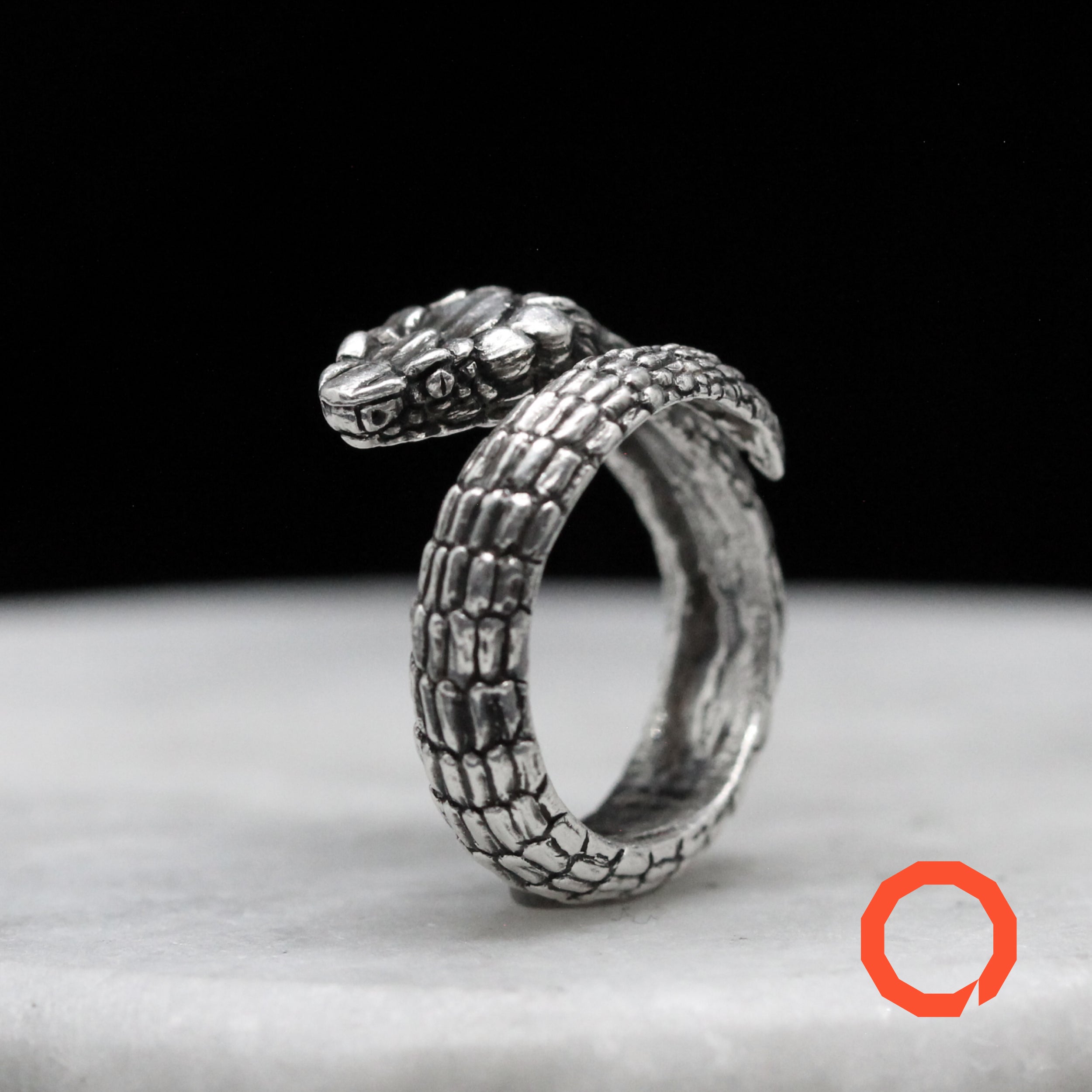 Anello Serpente Testa di Lancia Dorata – Fatto a mano in argento sterling 925